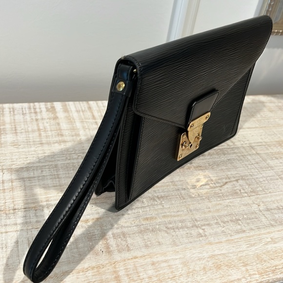 Louis Vuitton Black Epi Leather Pochette Serie Dragonne Clutch Bag with Key EUC - Picture 17 of 17